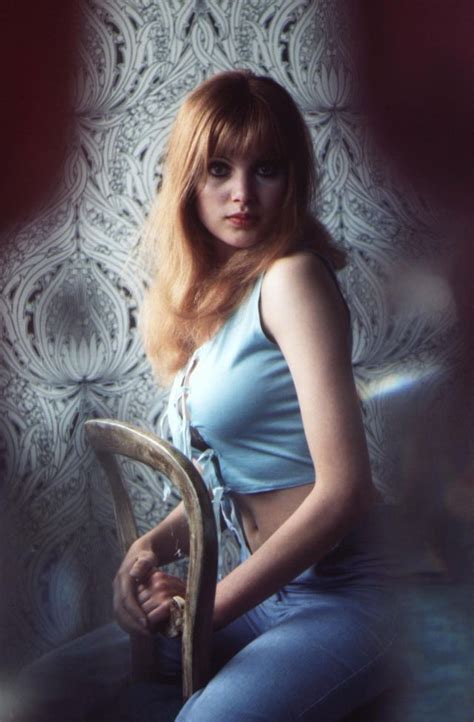 Classic British Bond Girl: 50 Stunning Photos of Madeline Smith。